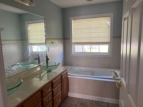 5th image of 633 S Dobbs Glen St