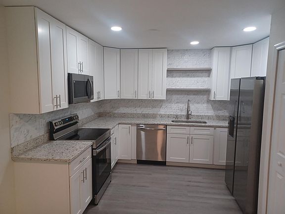 4th image of 317 E Rose Ln