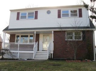 11 Chestnut St, Bloomingdale, NJ 07403