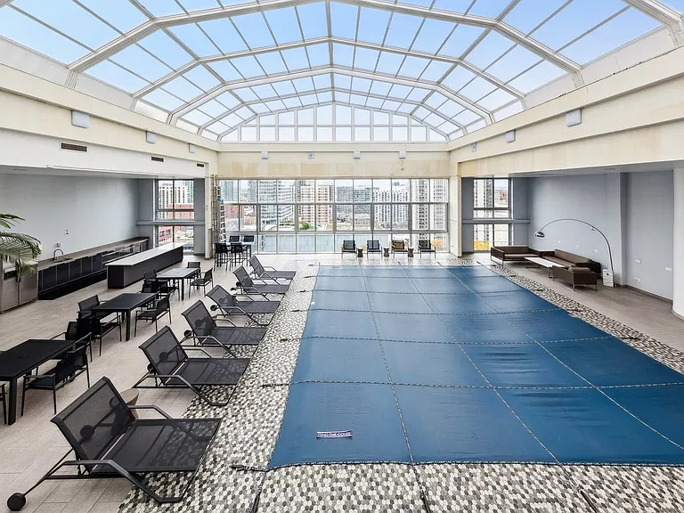Four seasons rooftop lounge