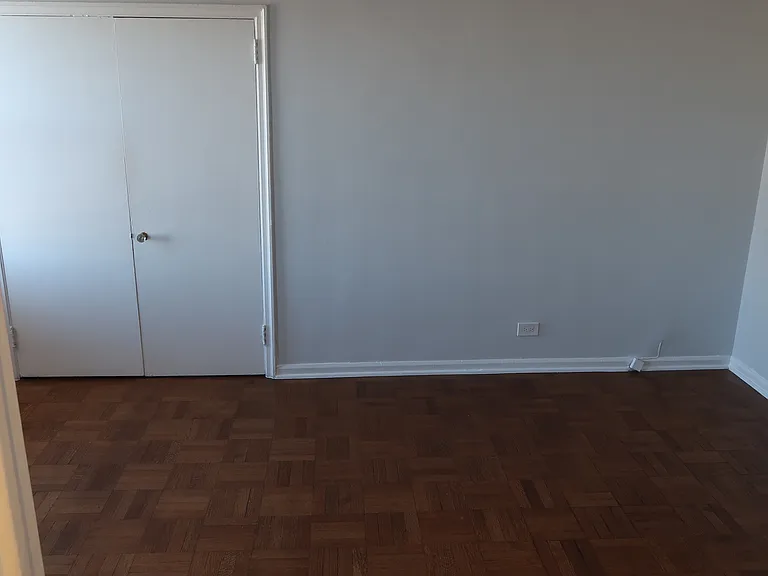 534 W Startford Pl — Photo 11