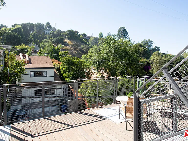 8870 Wonderland Ave — Photo 15