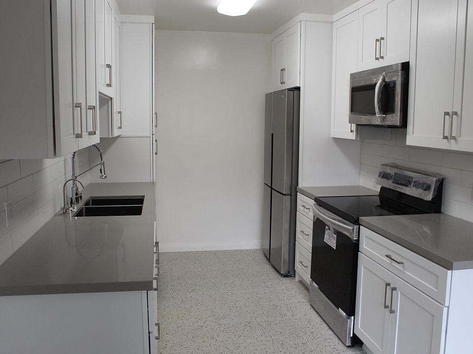 All New Kitchen tile, appliances, and cabinets.