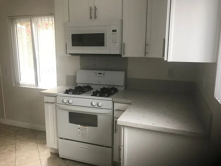 85 N Craig Ave — Photo 10