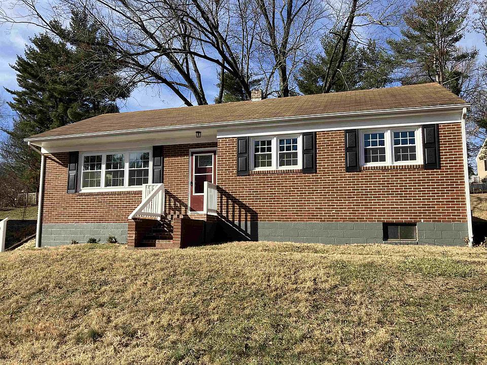 1st image of 406 Parkwood Ln