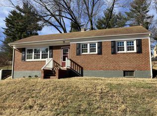 406 Parkwood Ln, Staunton, VA 24401