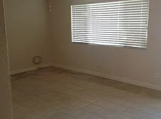3 bed, 1383 sqft, $2,100 — Photo 3