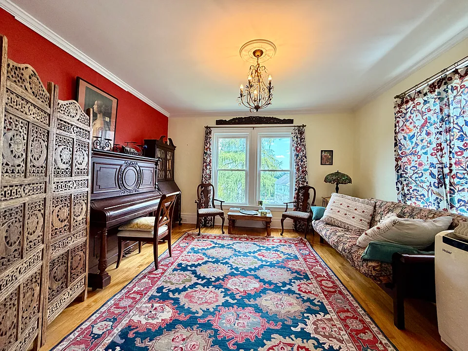 127 White St #127