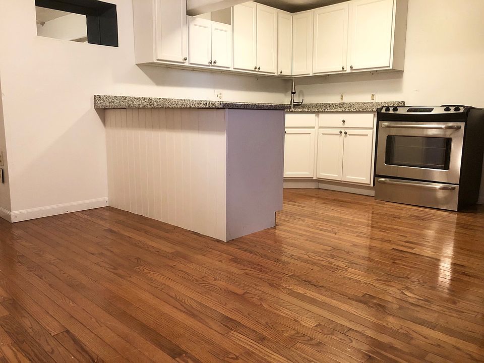 2nd image of 76 Egmont St #C