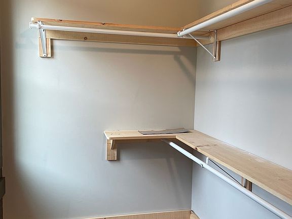 5th image of 372 North St #113