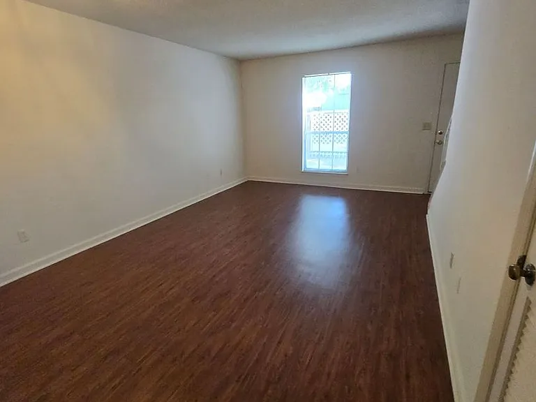 Tusculum Square Apartments and Townhomes — Photo 48