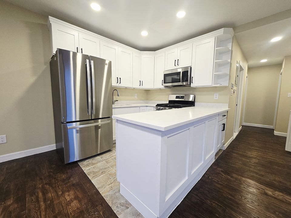 1st image of 520 3rd Ave Floor 3
