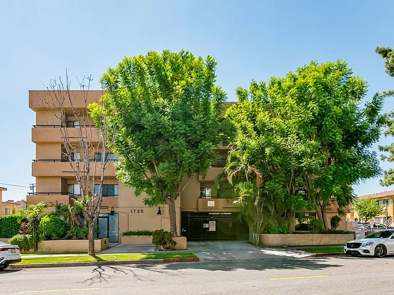 1725 Grismer Ave — Photo 41