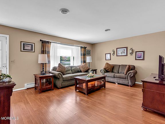 4th image of 5 Oxford Drive