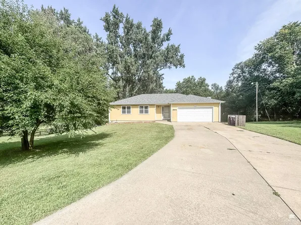 2604 Elmwood Ct, Manhattan, KS 66503