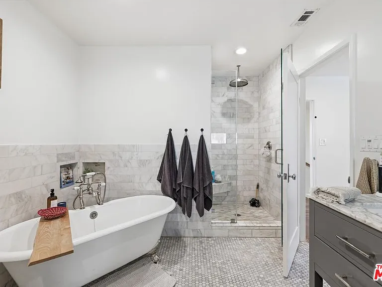 3240 Tilden Ave — Photo 41