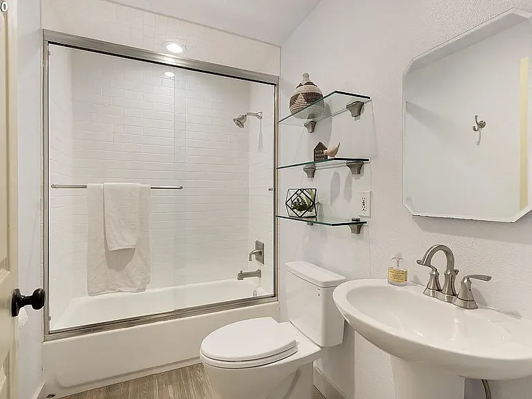 116 SE 72nd Ave — Photo 9