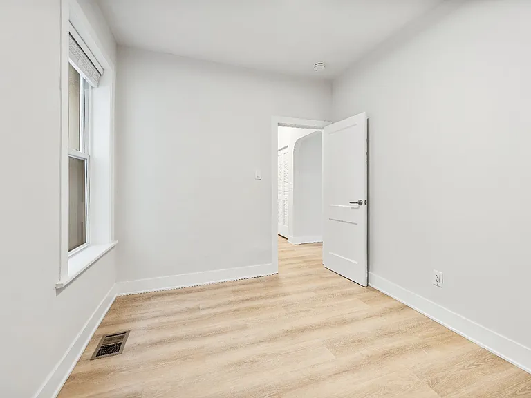 2046 N California Ave #2R — Photo 9