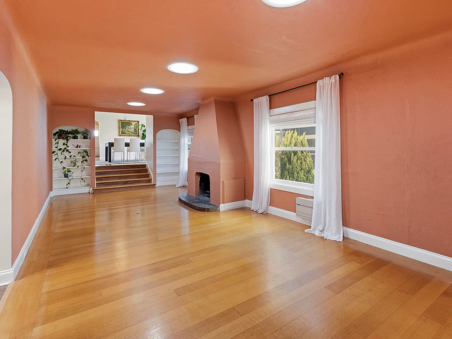 4 bed, 2200 sqft, $5,995 — Photo 1