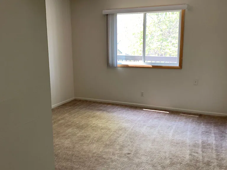 2025 NW Hickory Ln #7 — Photo 9