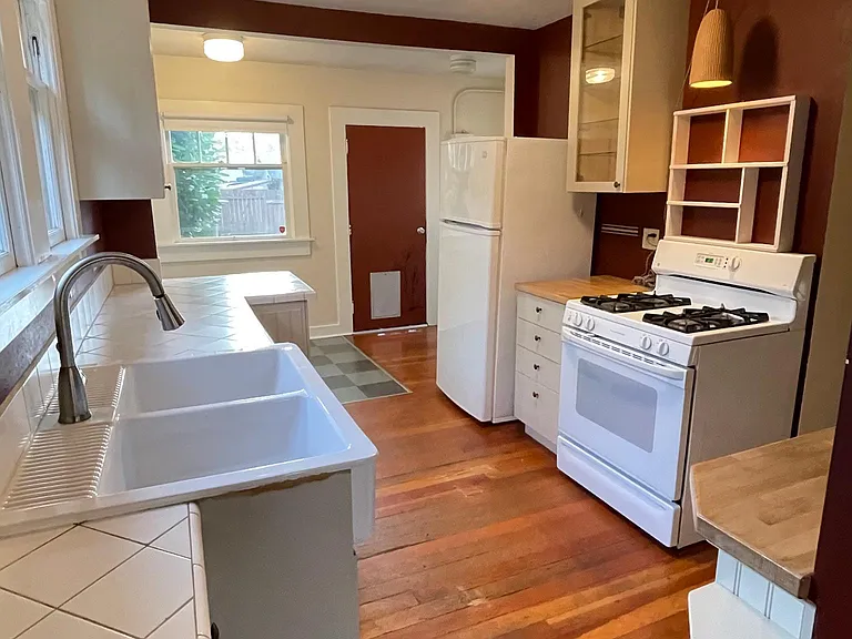6701 NE Garfield Ave — Photo 4