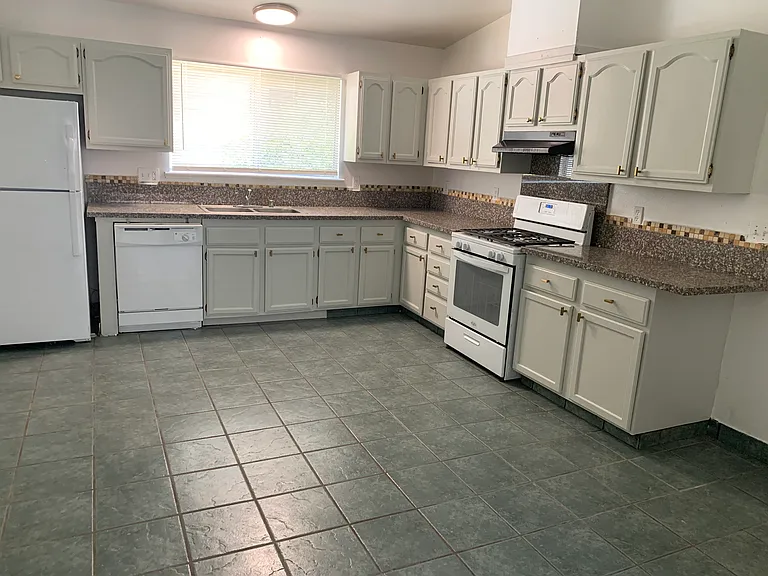 1044 Jean Ave — Photo 15
