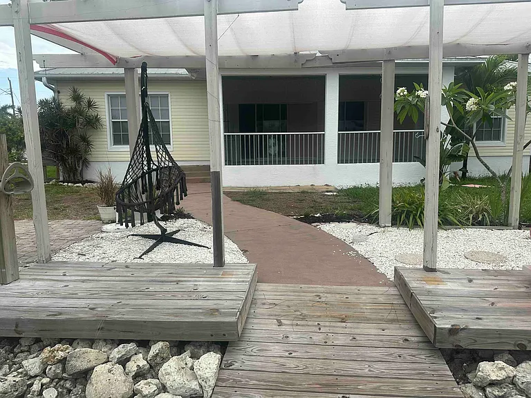 3389 Lakeview Dr — Photo 21