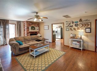 3102 Stonepoint Dr, Edmond, OK 73034