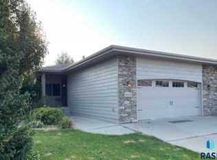 9305 W 32nd St, Sioux Falls, SD 57106