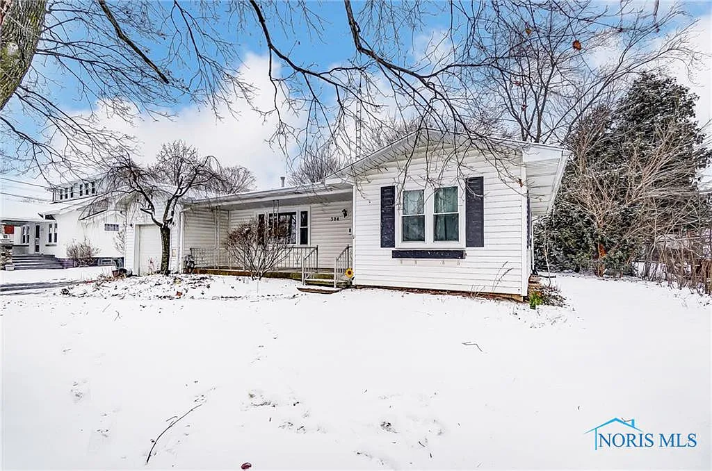 304 W College Ave photo 1