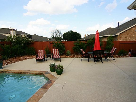 Lots of room to lay-out for a nice tan. Cool deck finish.