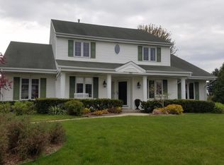 955 E Melody Dr, Oak Creek, WI 53154