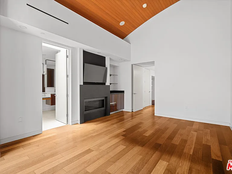 1217 Cabrillo Ave — Photo 29