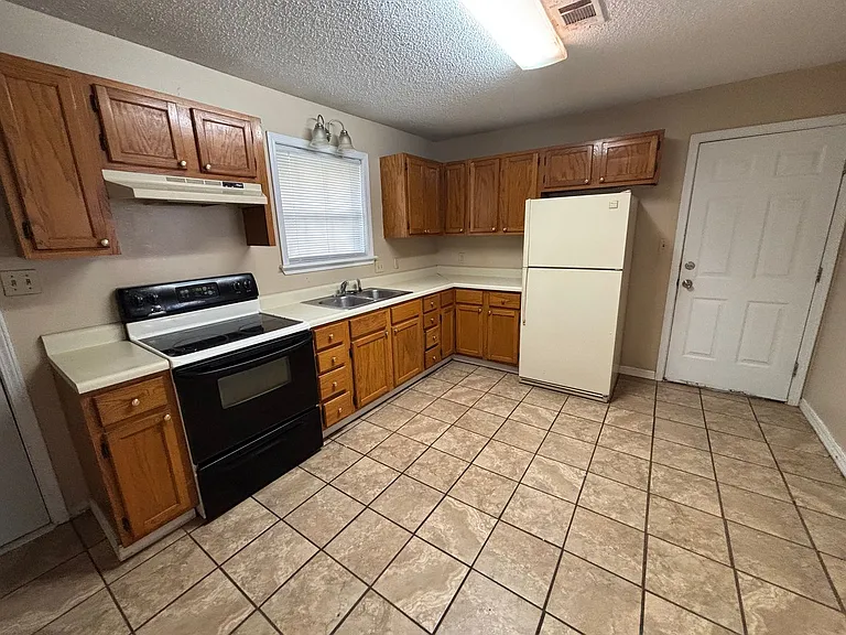 72 Crystal Dr — Photo 10
