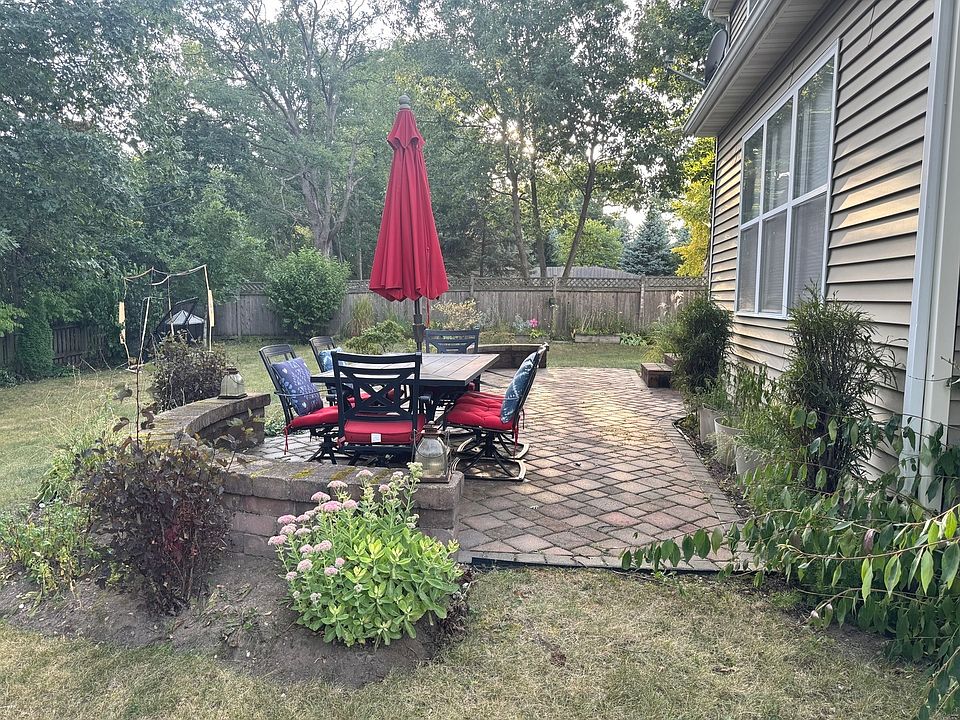 2nd image of 1839 W Greenleaf Ct