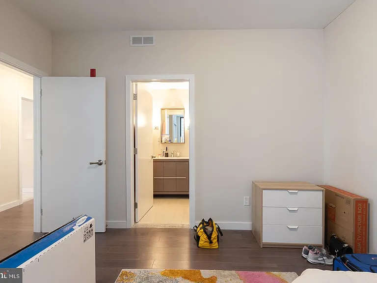 938 New Market St #304 — Photo 11