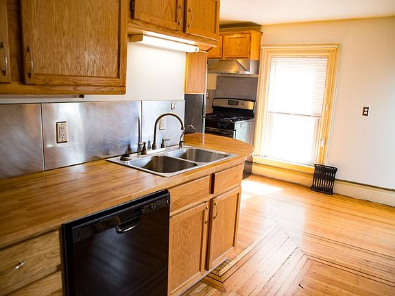 2nd image of 809 6th St SE