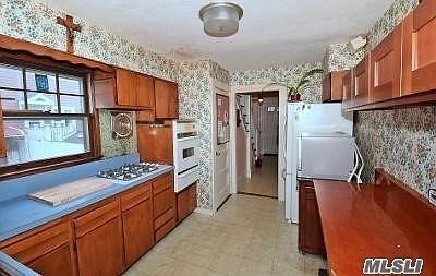 4th image of 40-12 217th St