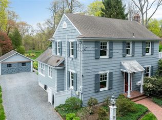 76 Hollywood Pl, Huntington, NY 11743