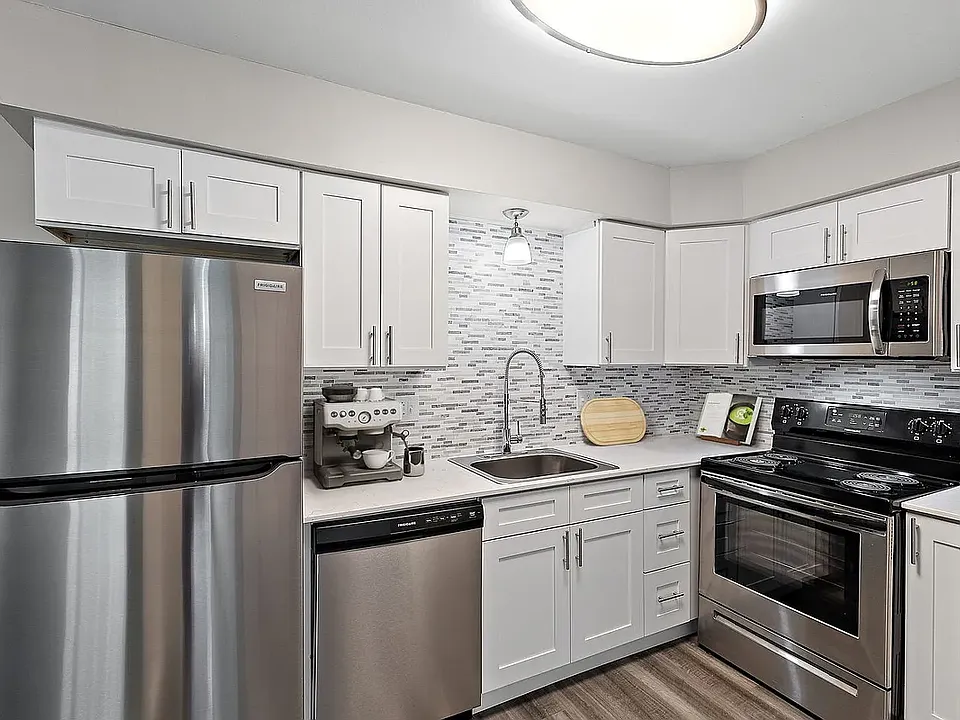 Hines Park Place Apartments