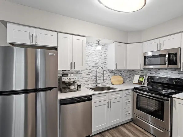 Hines Park Place Apartments