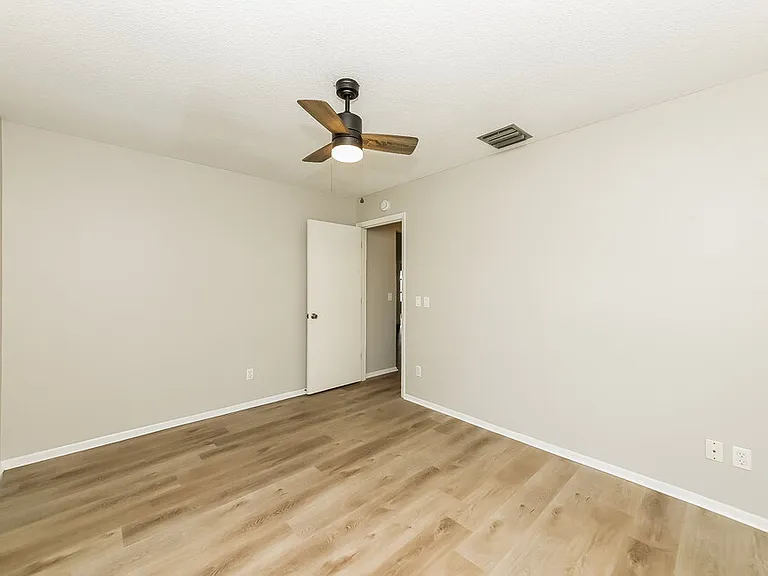 4725 Country Oaks Blvd — Photo 13