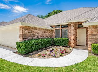 137 Sunny Meadows Dr, Burleson, TX 76028