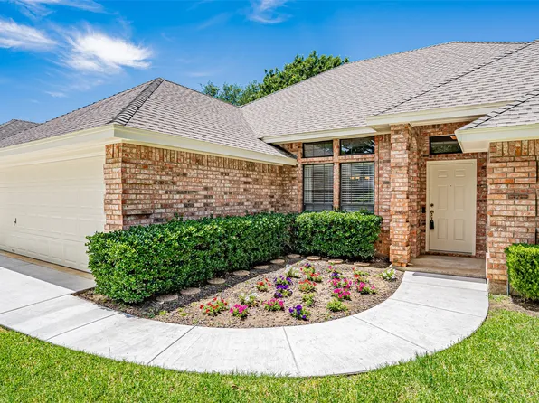 137 Sunny Meadows Dr, Burleson, TX 76028