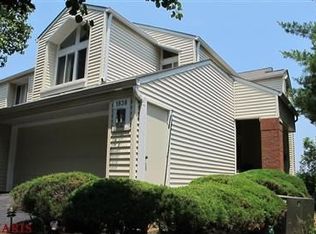 1838 Ridgeview Circle Dr, Ballwin, MO 63021