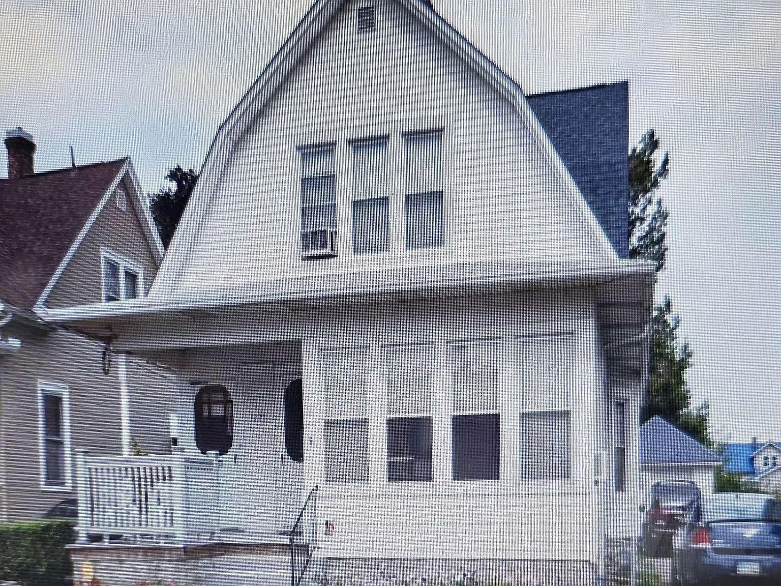 1225 W Osborne St — Photo 2