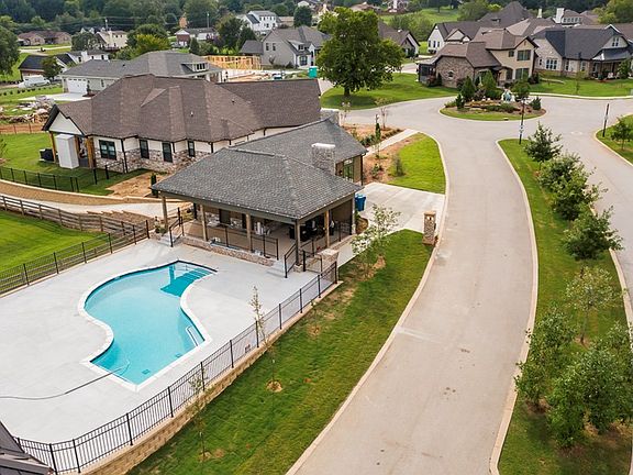 3rd image of 9277 Skyfall Dr