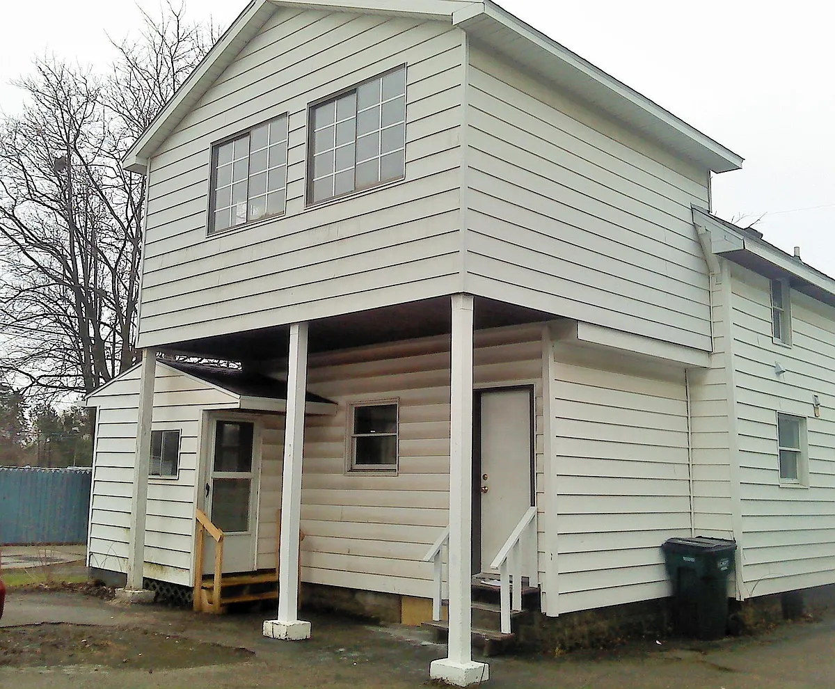 Building Photo - 407 E Hodge Ave