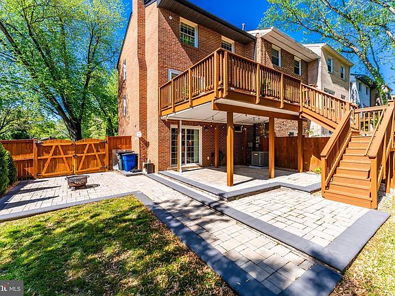 4th image of 14847 Leicester Ct