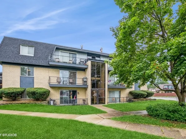 11124 S 84th Ave APT 2A, Palos Hills, IL 60465